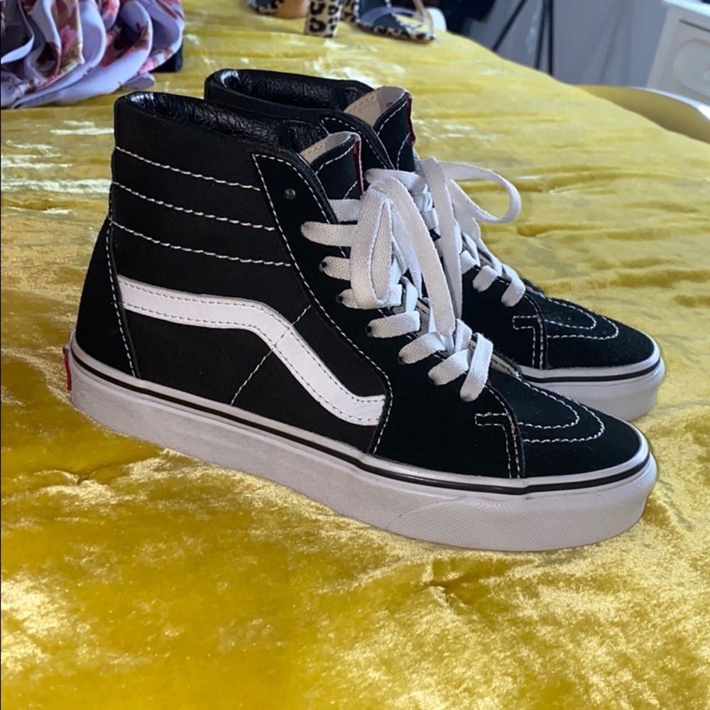 Sk8-Hi Black vans.